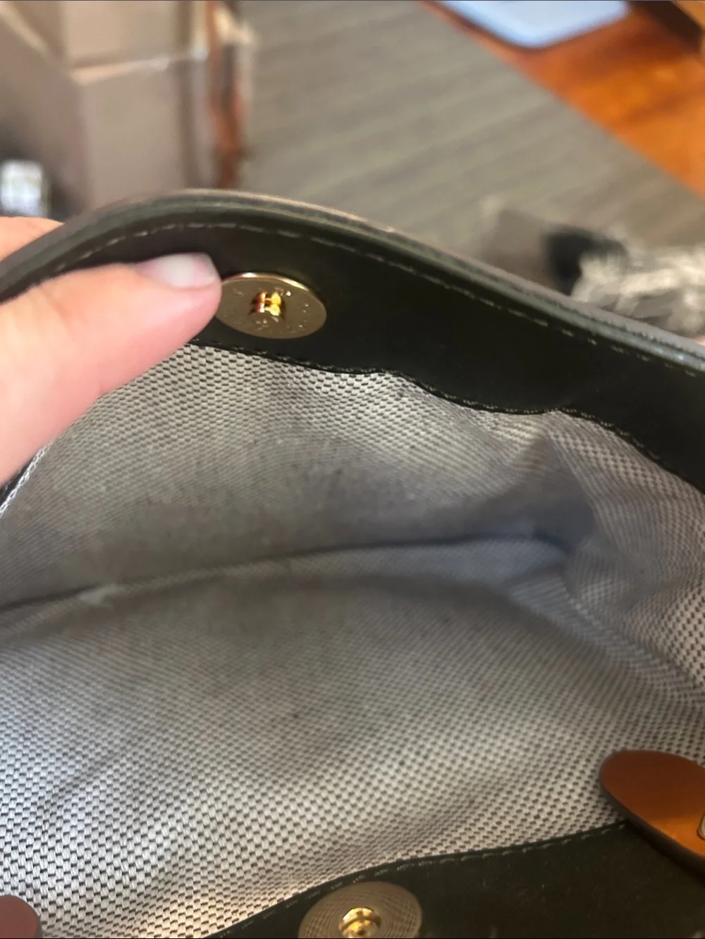 Dooney & Bourke classic dooney